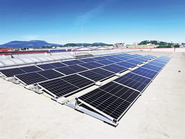 Bild: Neue Photovoltaikanlage bei GKB