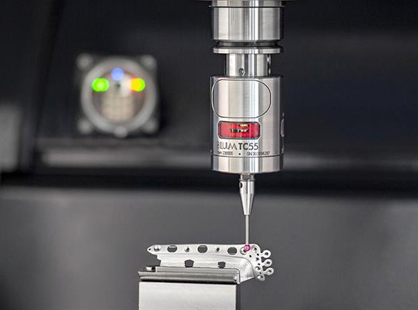 Bild: Der TC55 ist der bisher kleinste kabellose Messtaster. Zum Einsatz kommt er  in kompakten Fräs-, Dreh- und Drehfräszentren in der Mikrobearbeitung, der ­Medizintechnik ...