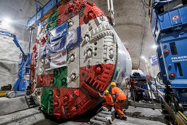 Bild: Felbermayr liefert imposante Tunnelbohrmaschinen für die längste unterirdische Eisenbahnverbindung der Welt und meistert eine weitere logistische Mammutaufgabe beim Brenner-Basistunnel.