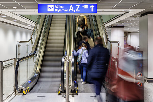 Bild: Streiks bei Bahn und Lufthansa legen deutschen Verkehr lahm