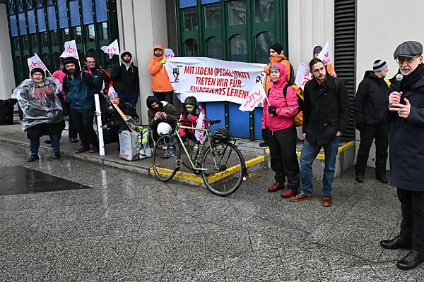 Bild: Fahrradboten demonstrierten gegen schleppende KV-Runde