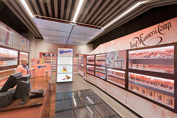 Bild: Den blauen Schriftzug auf rosa Untergrund kennt jeder Wiener. Das Wirtschaftsjahr hat für das Traditionsunternehmen Manner mit einem lachenden und einem weinenden Auge begonnen. 