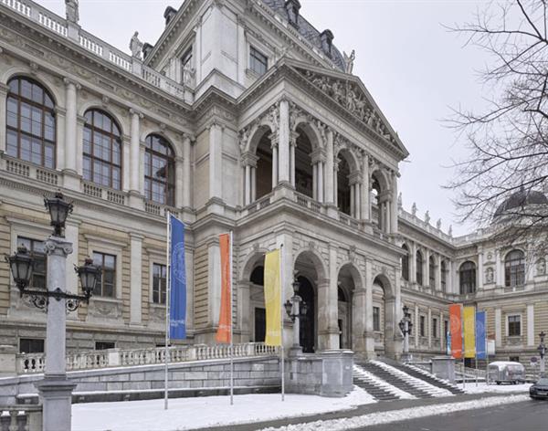 Bild: Rektor Engl betont Notwendigkeit der Studienplatzfinanzierung