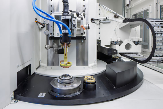 Bild: Schweißprozesse sind für die Produktion vieler Komponenten im Automobilbau unverzichtbar. Insgesamt nimmt die Bedeutung zu. Eine wichtige Rolle bei vielen dieser Schweißprozesse spielt das Vorwärmen.