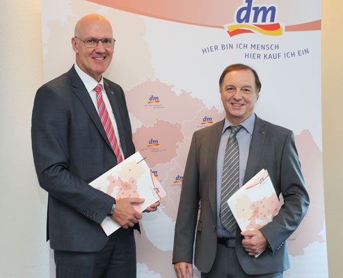 Bild: Mit dem Award für die kundenfreundlichsten E-Commerce-Lösungen behauptet sich dm als Multichannel-Unternehmen. Das ist nicht der einzige Trend, den die Drogeriekette erkannt hat.