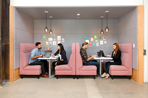 Bild: Spaces eröffnet im Wiener Orbi Tower seine landesweit erste ­ Location. In dieser Toplage treffen nun Einzelunternehmer, Start-ups sowie Mitarbeitende von KMU aus allen Branchen aufeinander.