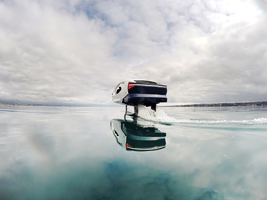 Bild: Das französische Start-up SeaBubbles möchte mit seinem futuristisch anmutenden Wassertaxi Umweltverschmutzung und Staus vorbeugen. In Kürze wird dieses mit dem ABB AbilityTM Marine Advisory System OCT