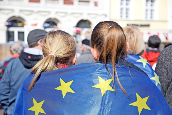 Bild: Demokratie, Freiheit, wirtschaftlicher Wohlstand und der Wunsch nach Frieden und Sicherheit – die pro-europäische Ideologie ist weitverbreitet ...