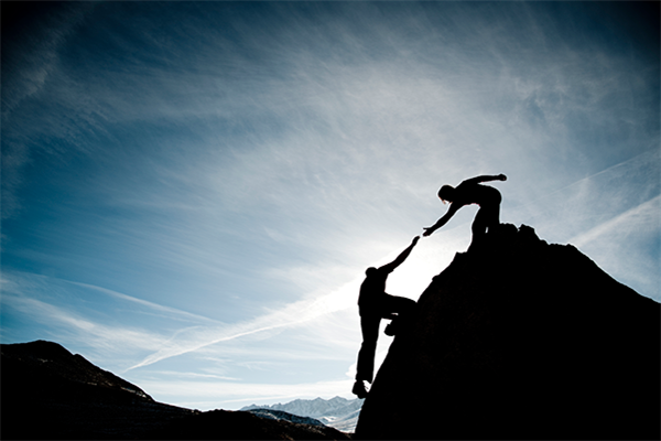 Bild: Reflexion im Arbeitskontext schafft Transparenz und Klarheit. Supervision wird dank ihrer vielen Vorteile für Betrieb und Mitarbeiter auch in der Wirtschaft ein immer beliebteres Tool.