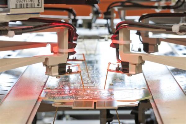 Bild: AT&S startete das neue Geschäftsjahr mit Steigerungen bei Umsatz und Ergebnis und setzt sich für die technologische Modernisierung des Produktionsstandortes Chongqing ein.