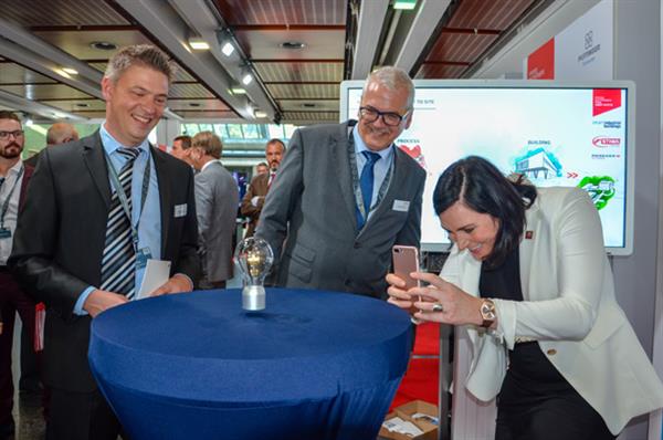 Bild: Höchste Effizienz durch intelligente Vernetzung von Gebäude und Produktion