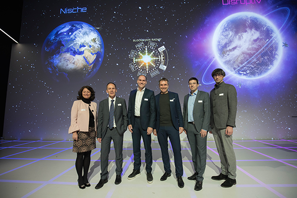 Bild: Das Linz Center of Mechatronics (LCM) präsentierte Ende November im Ars Electronica Center in Linz das Ergebnis des eigenen Think Tanks zum Thema Zukunft und Entwicklung der Blockchain. 