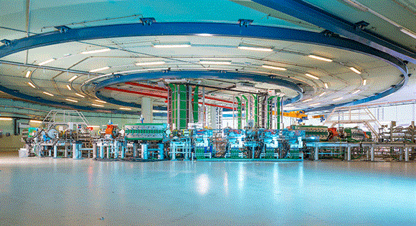 Bild: Rund 200 Mio. Euro Investitionskosten, auf 200.000 km/s beschleunigte Teilchen, internationale Spitzenforschung und -therapie, verteilt auf 32.000 niederösterreichische Quadratmeter. 