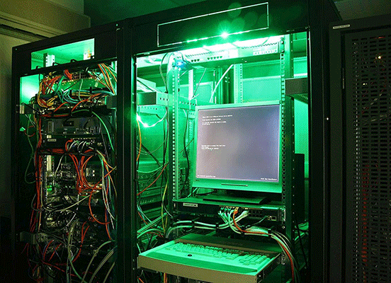 Bild: Die FH St. Pölten hat eine neue Software namens „CoinEater“ entwickelt, die das sogenannte Kryptomining – also den ungewollten Zugriff auf die Rechnerleistung – blockiert. 