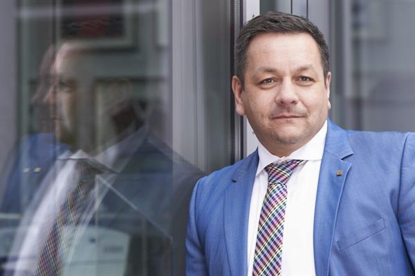 Bild: Kyocera: Mark geht, Nick kommt zurück