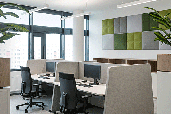 Bild: Der burgenländische Büromöbelhersteller Neudoerfler entwickelte und verbaute 700 dynamische Arbeitsplätze für das neue „Haus der Wiener Wirtschaft“ beim Wiener Praterstern.