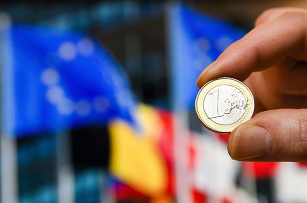 Bild: Seit 1999 gibt es den Euro – erst rein digital als Buchwährung, dann auch als Münzen und Scheine. Der Weg dorthin war nicht leicht. Aber er hat sich gelohnt ...