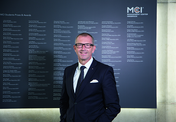 Bild: Top-Performer im U-Multirank 2019, Spitzenplatz im CHE-Hochschulvergleich, exzellente Ergebnisse im THE-ICE Student Barometer. Das MCI verbucht eine Erfolgsmeldung nach der anderen.