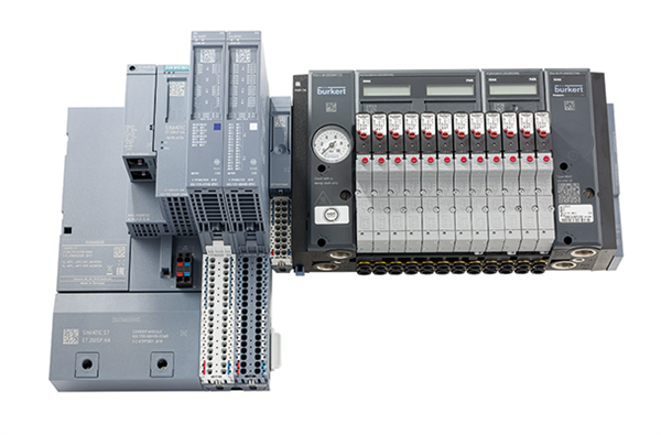 Bild: Ventilinseln haben in den letzten Jahren massiven Aufwind bekommen. Gerade in verfahrenstechnischen Anlagen bieten diese zahlreiche Vorteile. So lassen sich Systeme besser ansteuern ...