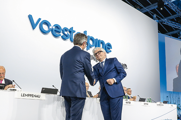 Bild: Nach 15 ereignisreichen Jahren übergibt Wolfgang Eder das Zepter der voestalpine an Herbert Eibensteiner. Der neue CEO blickt trotz Konjunktureintrübung zuversichtlich in die Zukunft.