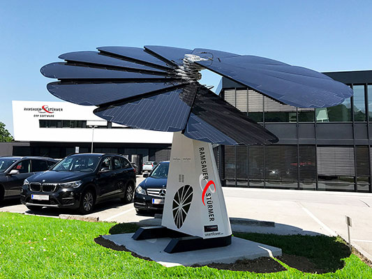 Bild: Beim Salzburger Softwarehaus Ramsauer & Stürmer ist ökologisches ­Bewusstsein Teil der Unternehmensstrategie. So wird an Sonnentagen der gesamte Tagesbedarf an Strom ...