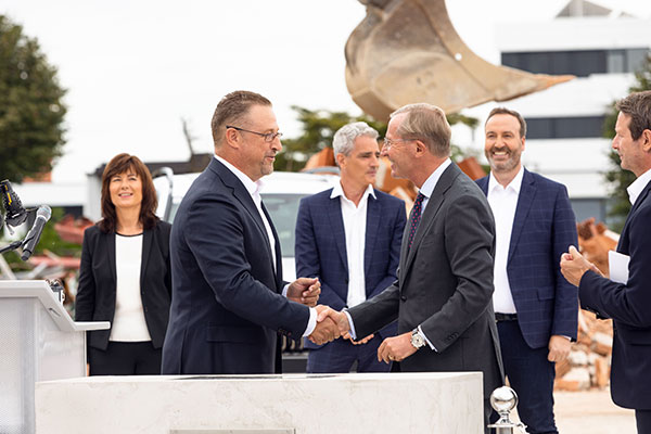 Bild: Die BMW Group legte den Grundstein zum neuen „Campus Salzburg“ für Zentral- und Südosteuropa und eröffnet damit innovative Arbeitswelten für Talente aus aller Welt.