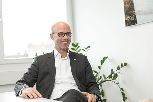 Bild: Vertrauen basiert auf Information, besonders im Business. Aber woher soll man, zum Beispiel in der blitzschnellen Welt des E-Commerce, ­wissen, welchem Kunden man vertrauen kann und welchem nicht? 