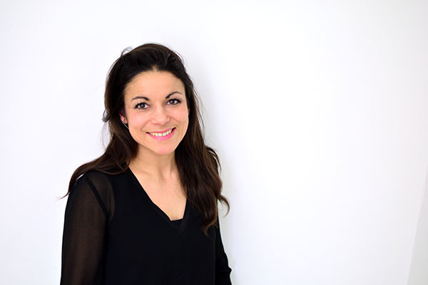 Bild: Samina Gheorghe hat Architektur und Marketing studiert.  An dieser Schnittstelle fühlt sie sich wohl und vermittelt  unter anderem bei Projekten der moodley design group ...