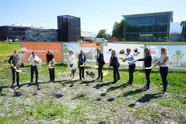 Bild: Spatenstich für SEW-Drive-Center