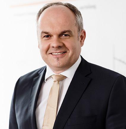 Bild: Mit ihren Kunden zu atmen ist das Motto der Frühauf Electric. Im Gespräch erklärt Josef Kranawetter, CTO beim niederösterreichischen Schaltanlagenbauer, wo die aktuellen Herausforderungen liegen ...