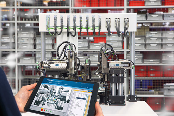 Bild: Der digitale Zwilling erlaubt einen Blick in die Zukunft. Planen, testen, korrigieren, optimieren – das alles geht, ohne vorher auch nur eine reale Maschine oder Anlage gebaut zu haben ...