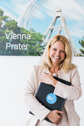 Bild: Nora Lawender hat es bei der österreichischen NTT-Niederlassung von der Controllerin bis zum Country Managing Director ­geschafft, über ­Akquisitionen und Umfirmierungen hinweg ...