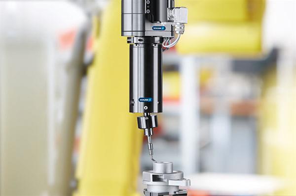 Bild: Scharfe Kanten, Unebenheiten oder Überstände müssen in der spanenden Bearbeitung und bei Gießverfahren entfernt werden, um ein sauberes Endprodukt zu erzielen ...