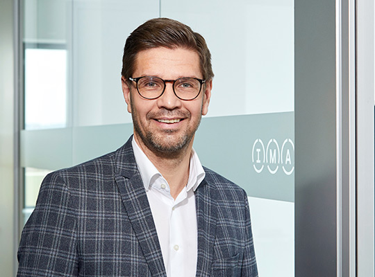 Bild: Der neue IMA-Bereichsleiter Gerhard Burgstaller gibt Einblicke, welche Branchen derzeit auf der Suche nach qualifiziertem Personal sind und wieso es viele wechselwillige Arbeitskräfte gibt.