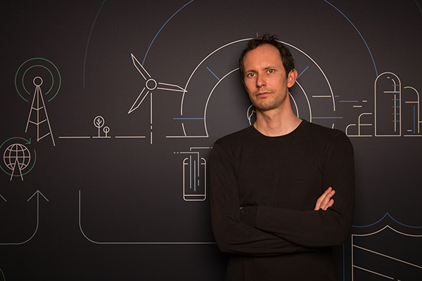 Bild: Automatisierung, Cloud, Big Data und intelligente Fabriken – das gehört zusammen. Aber ganz von allein gehen IT und OT nicht Hand in Hand ...