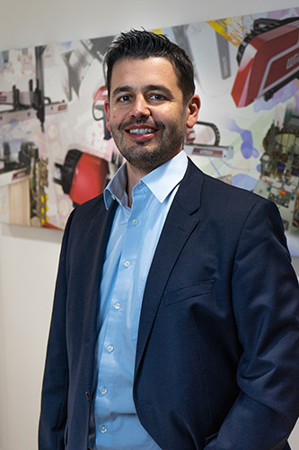 Bild: … ist das Motto in der Kunststoffproduktion. Einer, der weiß, welche Anforderungen die Branche an die Geschwindigkeit, Sicherheit und künstliche Intelligenz von Spritzgießmaschinen stellt ...