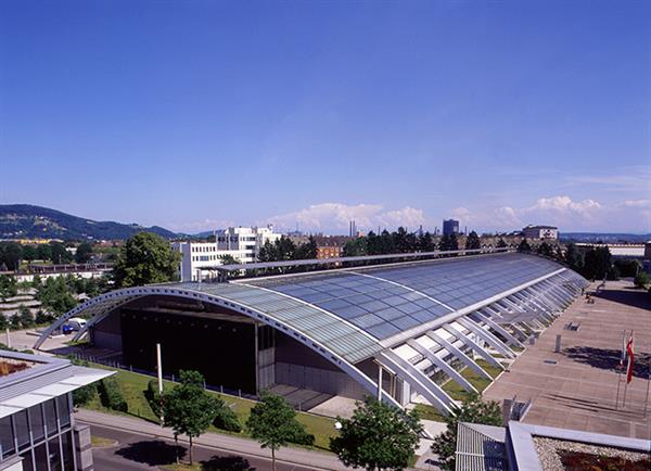 Bild: Lange mussten die Automatisierer auf die Möglichkeit zum Sehen und ­Gesehenwerden verzichten. Jetzt öffnet die Smart Automation Linz ihre Türen  für die Branche ...