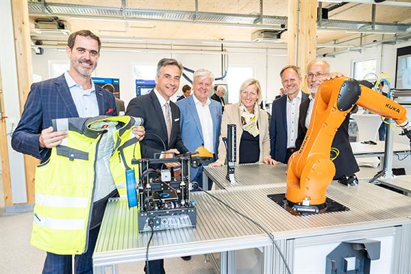 Bild: Die Stadt Graz und Citycom setzen neue Impulse für den Standort. In einem Labor an der FH CAMPUS 02 werden Anwendungen rund um das Thema Digitalisierung und IoT entwickelt. 