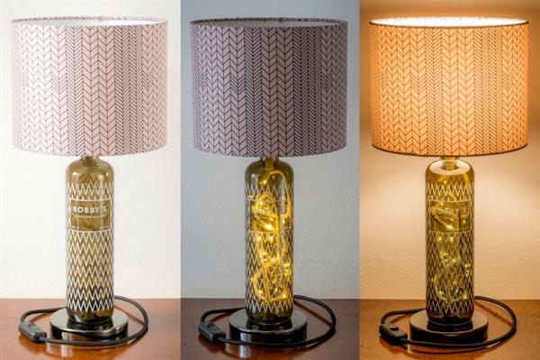 Bild: „Light my bottle!“ füllt leere Getränkeflaschen mit strahlend neuem Leben