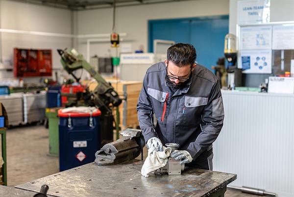 Bild: SALESIANER Gruppe: mit sauberen Tüchern ins Reine kommen!