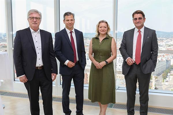 Bild: Executives diskutierten über versicherbare und nicht versicherbare Risiken von Betriebsausfällen in Zeiten von Pandemie, Lieferschwierigkeiten und Extremwetterereignissen.