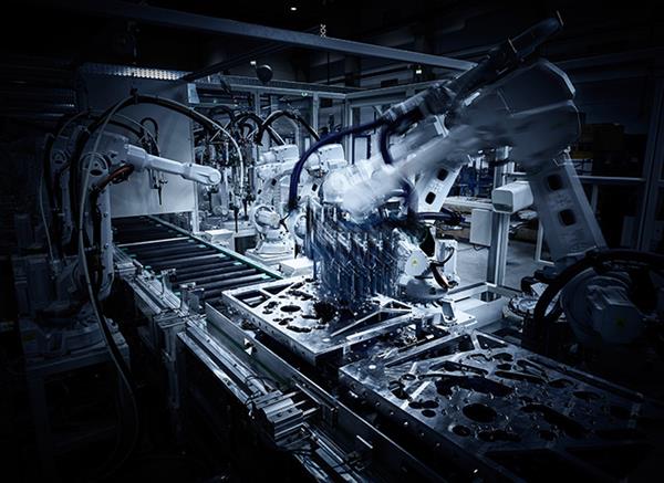 Bild: 3CON entwickelt und produziert in Tirol Interieur-Produktionsanlagen für Automobilhersteller und Zulieferbetriebe. Mittels Lösungen von EPLAN und Rittal wurde die Digitalisierung ...