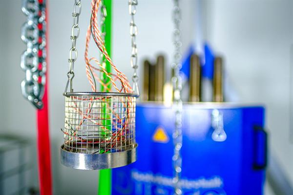 Bild: Um einen Blick in extrem raue Umgebungen, wie das Innere von Turbinen und tiefe Bohrlöcher, werfen zu können, haben sich acht Fraunhofer Institute im Leitprojekt „eHarsh“ ...