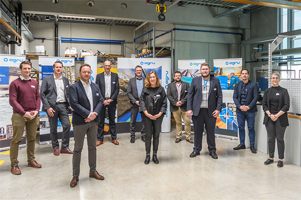 Bild: Eine moderne, nachhaltige Welt wird es ohne Kunststoffe nicht geben – so lautete der Grundtenor bei der Veranstaltung „Schule trifft Wirtschaft“. Für Lehrkräfte und Lehrlingsausbilder ...