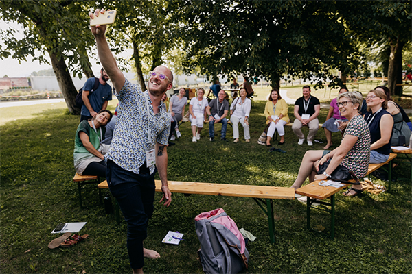 Bild: Zwei Tage, 350 Teilnehmer:innen, unzählige Inspirationen und Synergien – Die FREIRÄUME (UN)CONFERENCE 2022 widmete sich dem Spannungsfeld zwischen Entwicklung und Tempo.