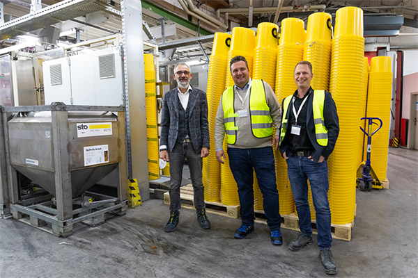 Bild: Für das Retrofit einer Produktionsanlage entschied sich das deutsche Traditionsunternehmen Sto für Engineering-Lösungen von Eplan – und spart so die Hälfte der Zeit ...