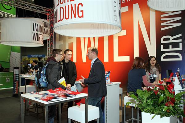 Bild: Wohin nach Schule oder Studium? Antworten auf diese Frage will auch heuer die BeSt³ Anfang März in Wien mit 340 Ausstellern und einem umfassenden Begleitprogramm bieten. 