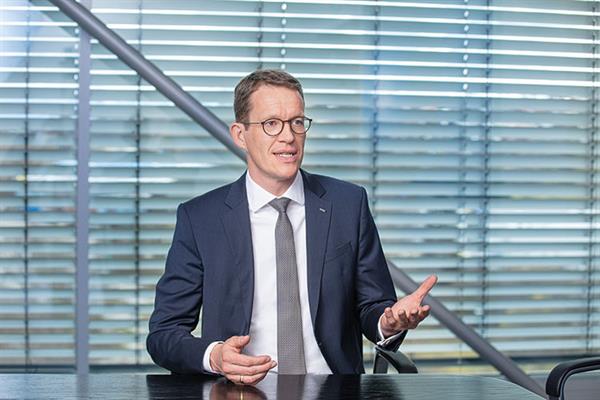 Bild: Dachser-CEO Burkhard Eling im Interview über die Entwicklung des ­Unternehmens im vergangenen und laufenden Jahr.