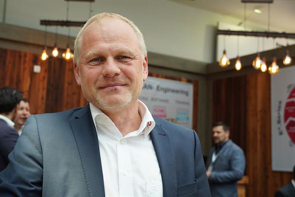 Bild: Andreas Gundacker, Geschäftsführer der CAE Expert Group, spricht im Interview über die Meilensteine und das Angebot des Unternehmens sowie die Herausforderungen seiner Kunden im Elektro-Engineering.
