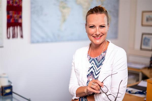 Bild: Rot-weiß-roter Experte Für Relocation-Services